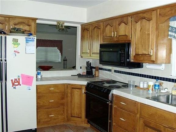 Eat-In Kitchen