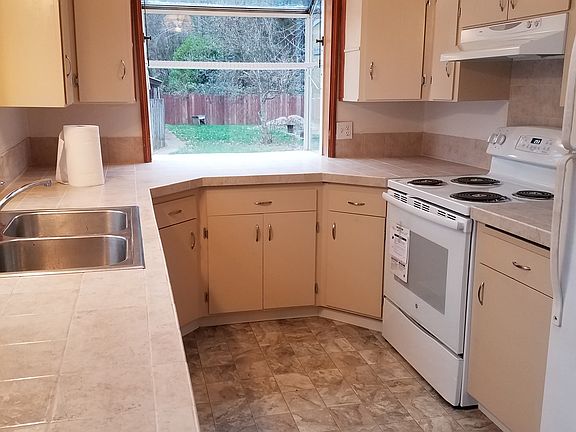 3rd image of 399 Cottlers Ln