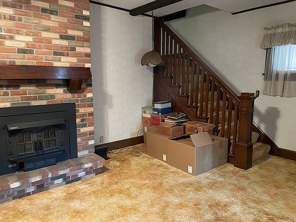 4th image of 121 S Adams St