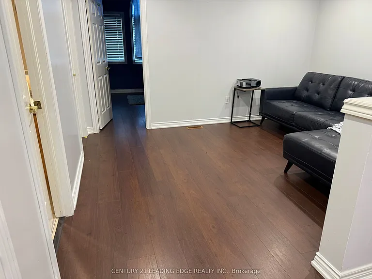 8 Woodcock Ave #MAIN — Photo 15