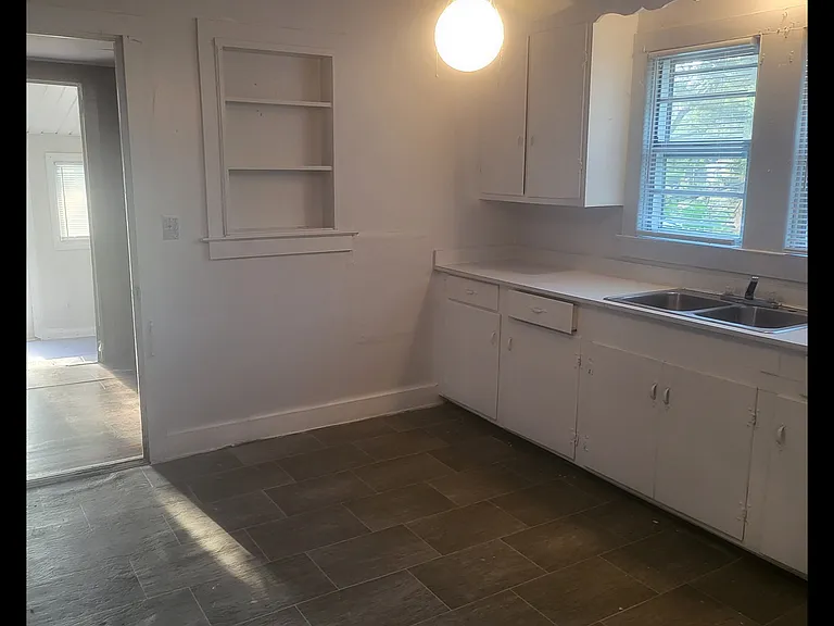 898 Aiken Ave N — Photo 4