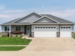 1652 Para Dr, Marion, IA 52302
