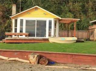 6701 Columbia Beach Dr, Clinton, WA 98236