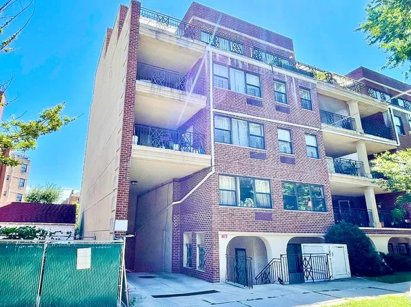 71-27 162nd St Unit 3A, Fresh Meadows, NY 11365