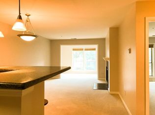 3176 Summit Square Dr #4-B4, Oakton, VA 22124