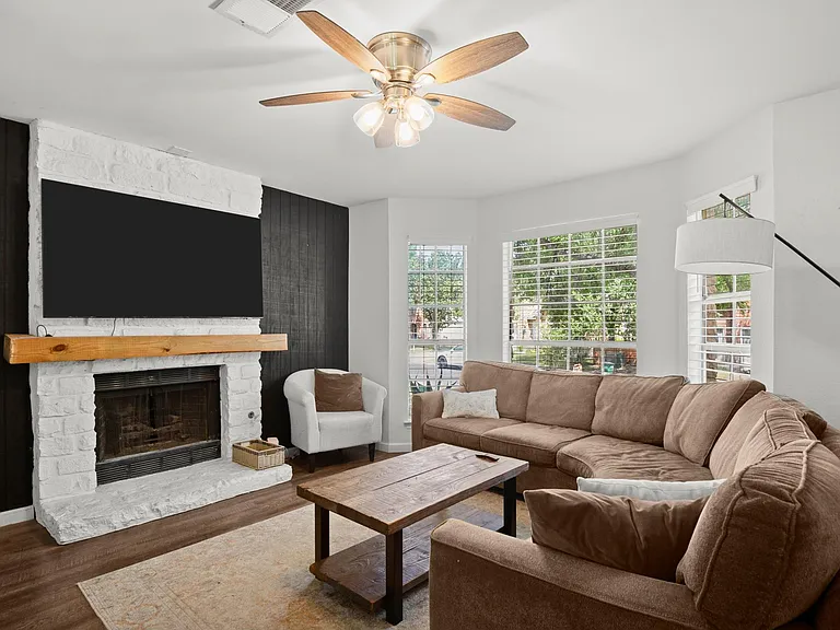 8715 Dandelion Trl — Photo 2