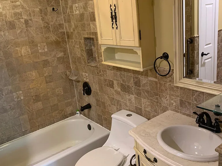 Clean and spacious bathroom