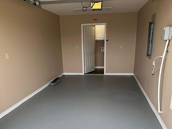 4th image of 325 Princess Pl