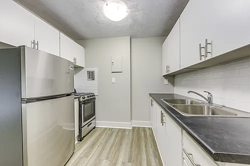 480 Dolph St N #8 Photo 1
