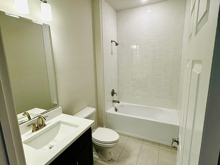439 Scotsmans Pl #439 — Photo 7