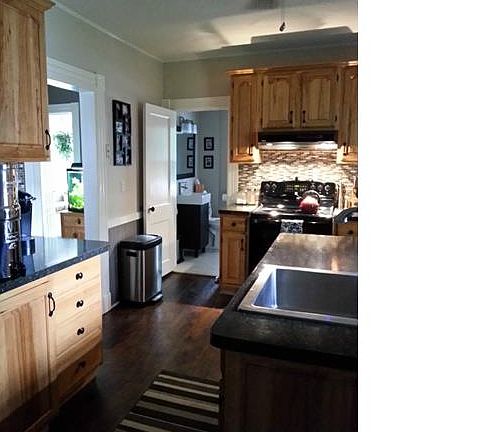 Beautiful bright Kitchen w/...