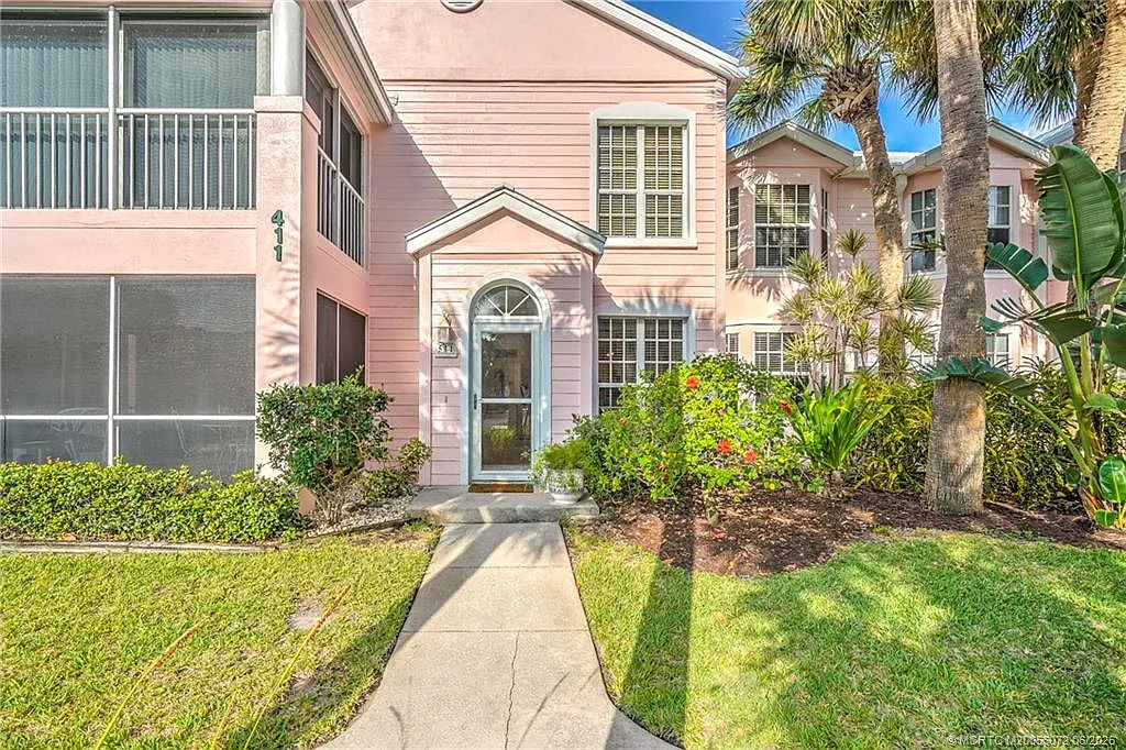 411 NE Plantation Rd — Photo 1