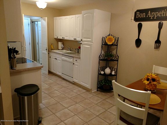 3rd image of 18 Pine Cluster Cir Unit G