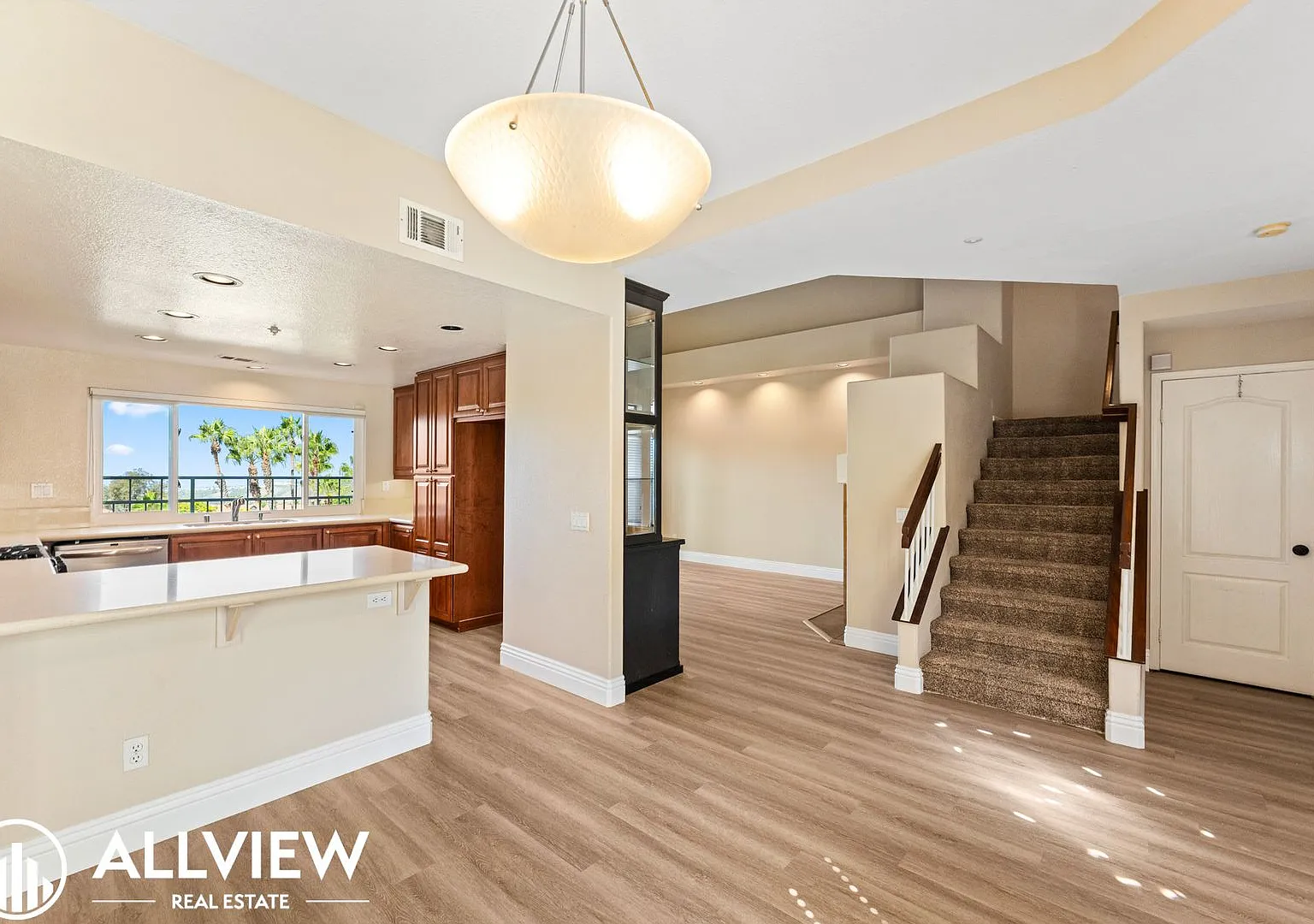 Gorgeous Views! Bright & Spacious San Clemente Home With 2-Car Garage — Photo 4
