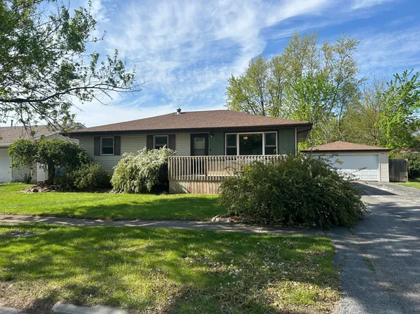470 Cheyenne St, Lowell, IN 46356
