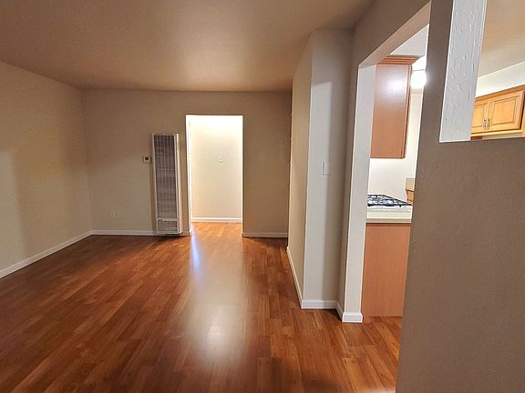 5th image of 415 15th St APT 3