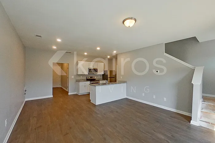 3 bed, 2.5 bath, 1304 sqft, $1,545 — Photo 2