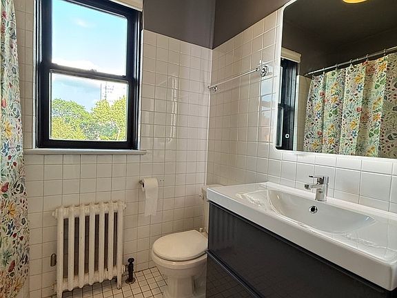 5th image of 1103 Holly Ct APT 303