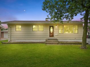 22 Arrowhead Dr, Thornton, IL 60476