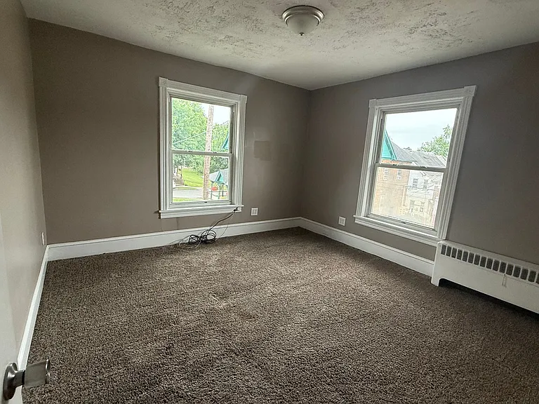 952 Market St — Photo 15