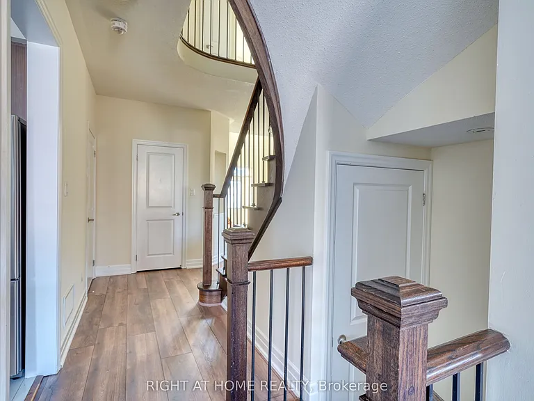17 Mercury Ave — Photo 14