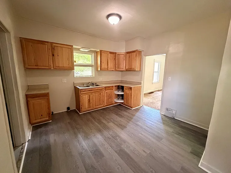 19 E Oakland St — Photo 6