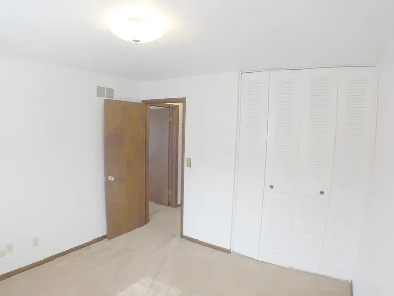 491 Lovers Ln #19 — Photo 10