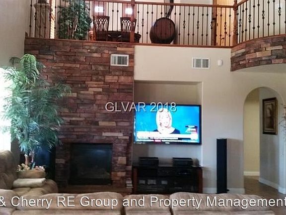 2nd image of 937 Las Palomas Dr