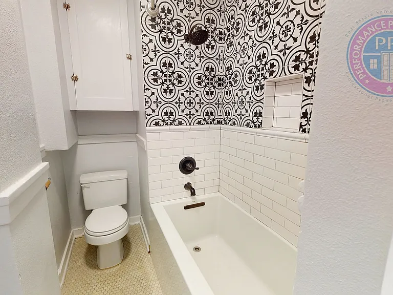 1811 NW Couch St #406 — Photo 7