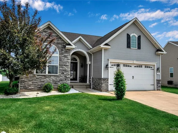 27 Skylark Ln, Niagara Falls, NY 14304