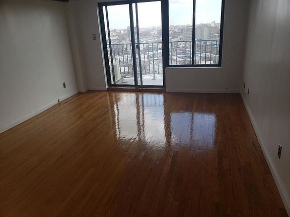 5th image of 2540 Shore Blvd APT 14C