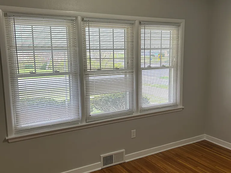 FRONT BEDROOM - BLINDS
