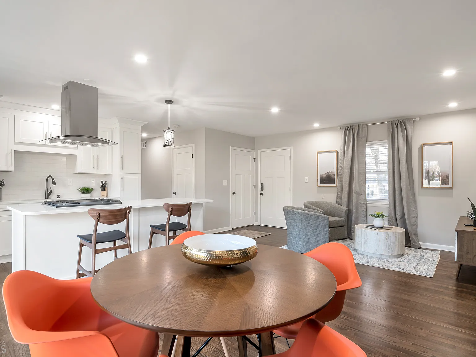 3 bed, 2.0 bath, 100 sqft, $5,200 — Photo 3