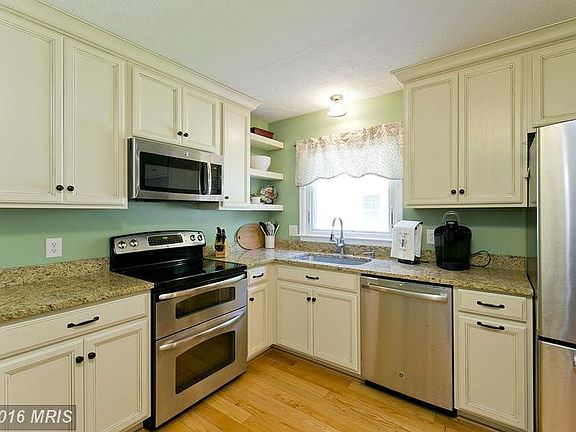 5th image of 122 Woodys Pl