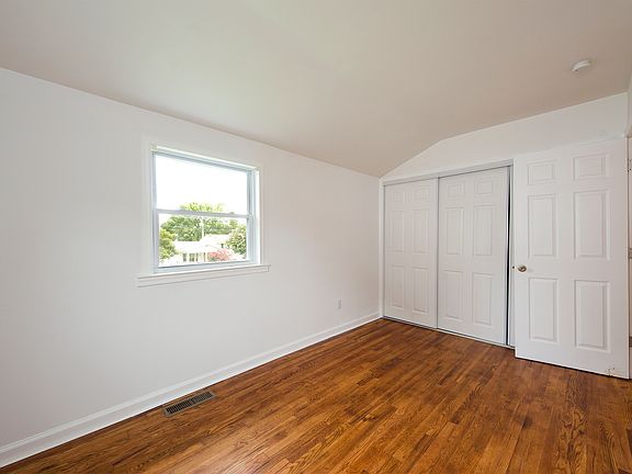 Master Bed Closet side view