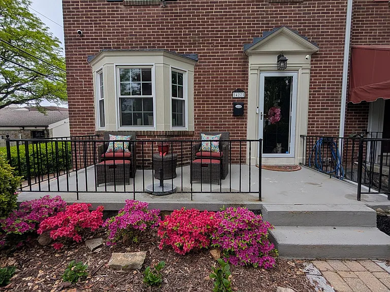 427 Regester Ave — Photo 4