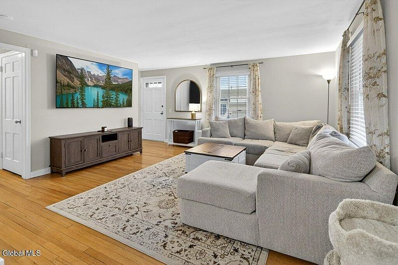 5th image of 17 Schuyler Avenue