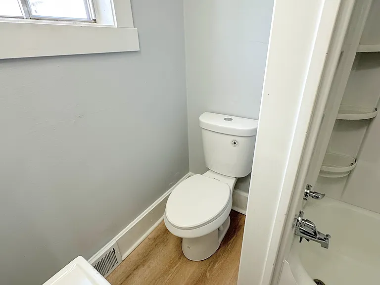 209 Mary St — Photo 16