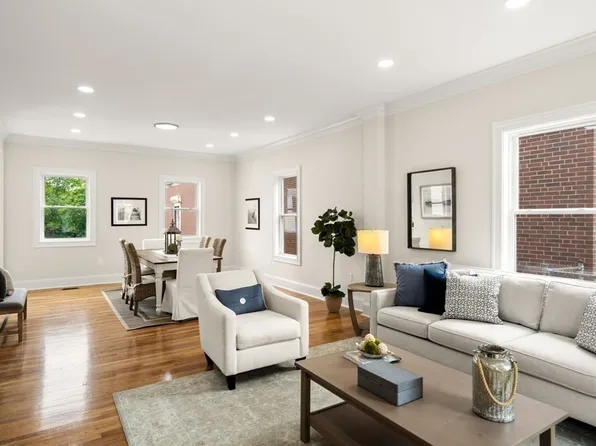 15 Elm St, Gloucester, MA 01930