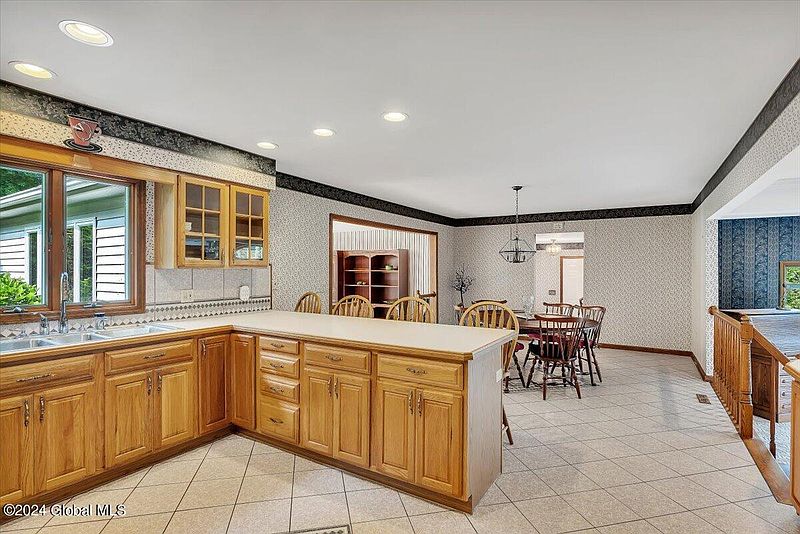 5th image of 18 Robinson Road