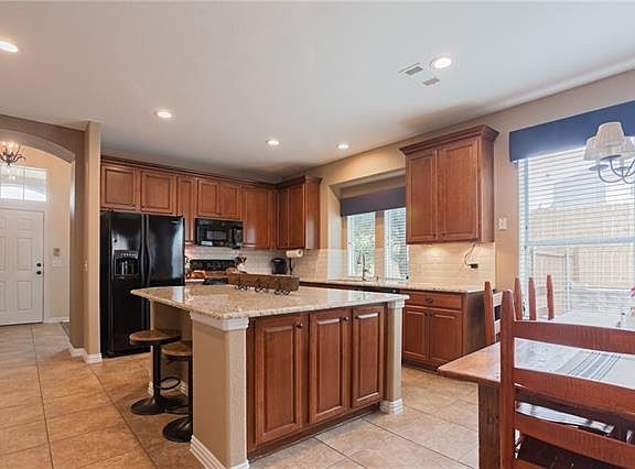5th image of 520 Geary Dr