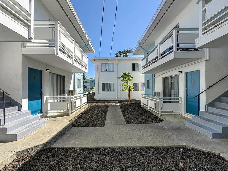 The Camellia on Buck | Exterior