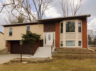 300 Pacific Dr, Bolingbrook, IL 60440