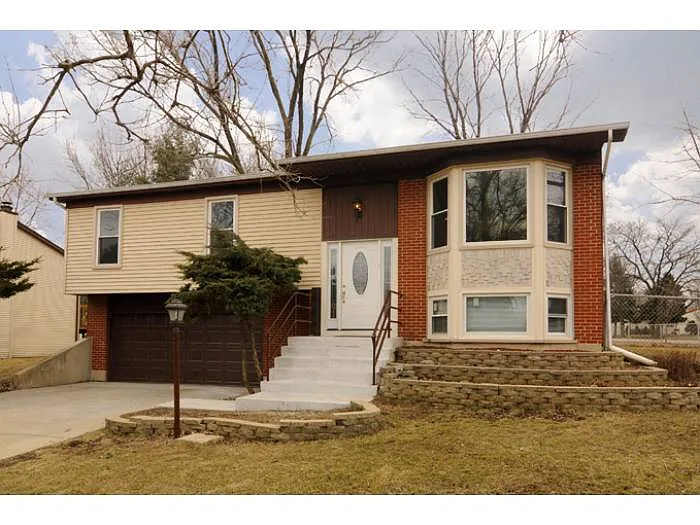 300 Pacific Dr photo 1