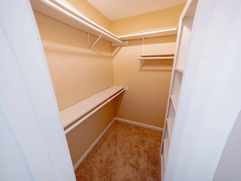 800 Stephanie Pl — Photo 9