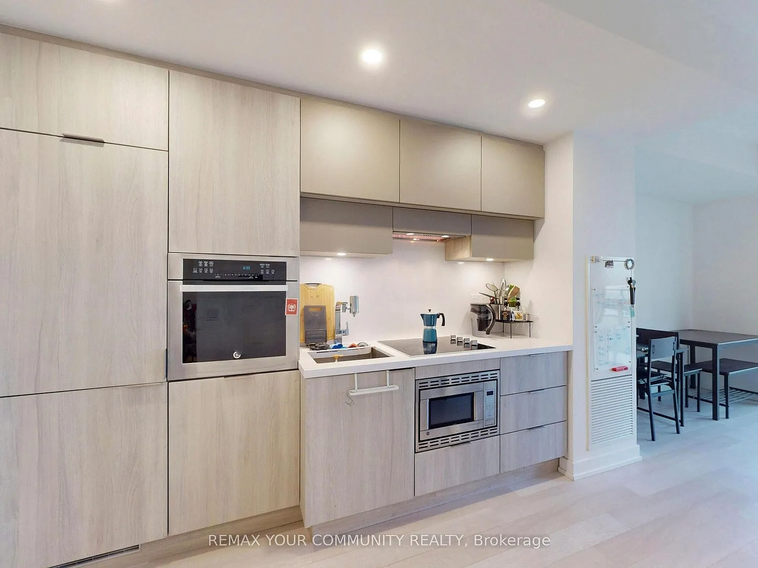 E2 Condo — Photo 3