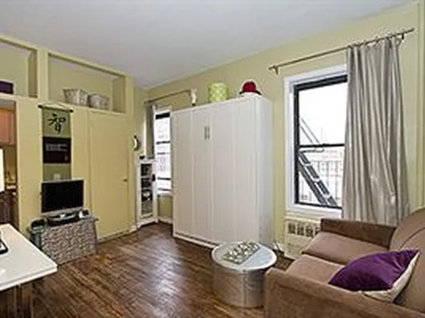 310 West 18th Street image 1 of 7