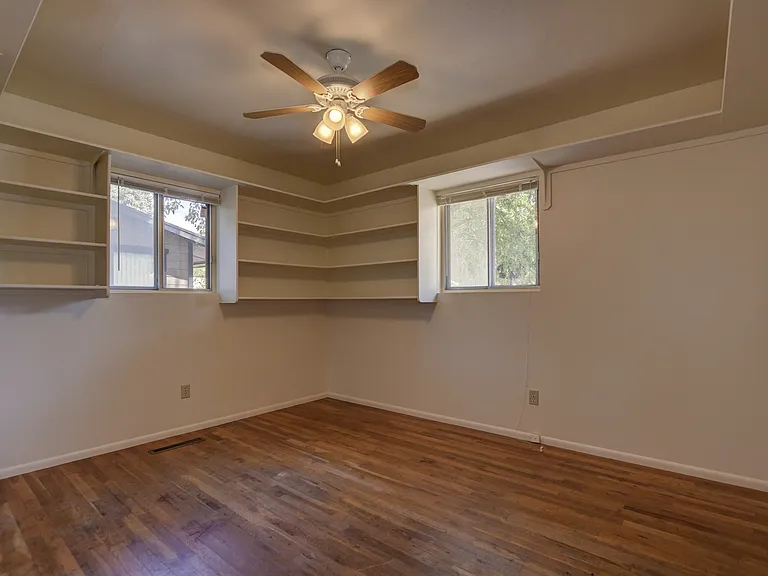 806 Campbell St — Photo 14