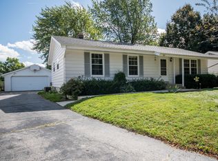 1837 Waterview Ln, Waukesha, WI 53189