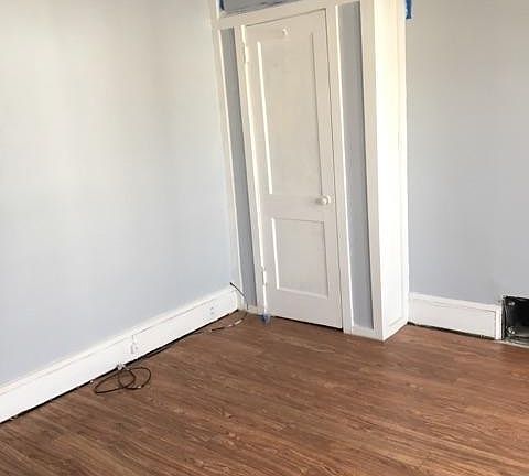 5th image of 108 N Peach St #1